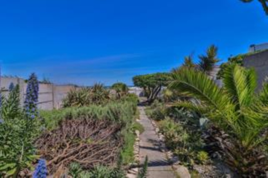 5 Bedroom Property for Sale in Van Riebeeckstrand Western Cape